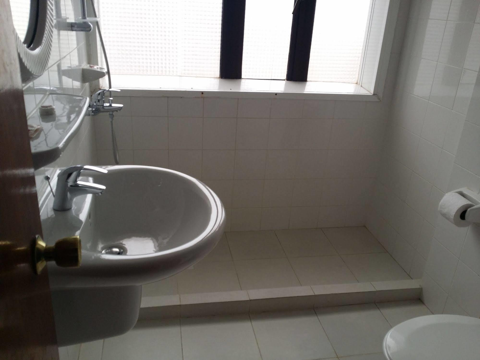 מנאמה Atlas Hotel מראה חיצוני תמונה
