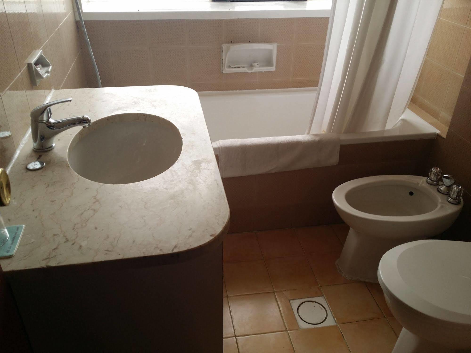 מנאמה Atlas Hotel מראה חיצוני תמונה